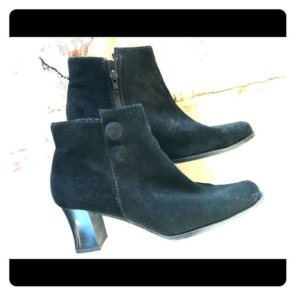 Boots.   - Picture 1 of 2
